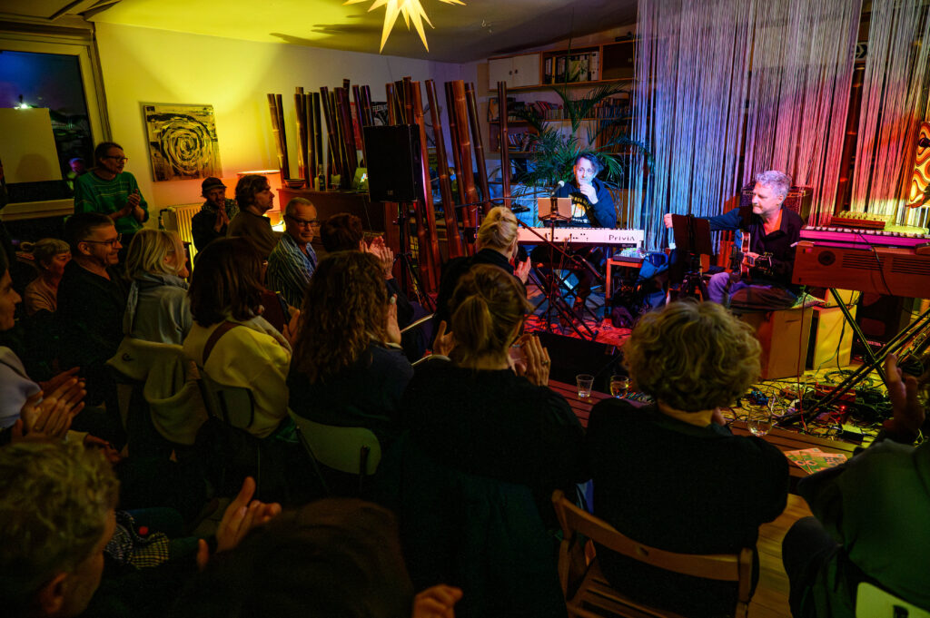 Urs Weyerke und Oliver Eltinger spielen aus dem Book of Love (Stephin Merritt/The Magnetic Fields)