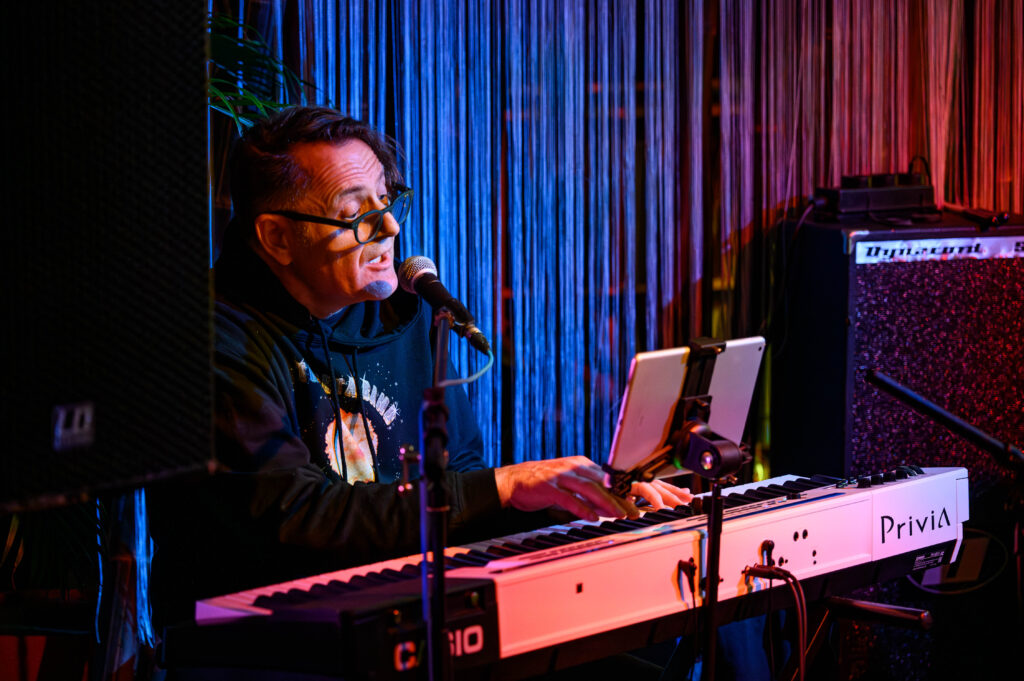 Urs Weyerke und Oliver Eltinger spielen aus dem Book of Love (Stephin Merritt/The Magnetic Fields)